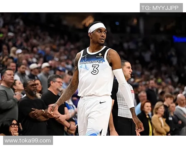 神秘球星现身赛场 他究竟是谁 暗藏无限潜力的足球新星揭秘